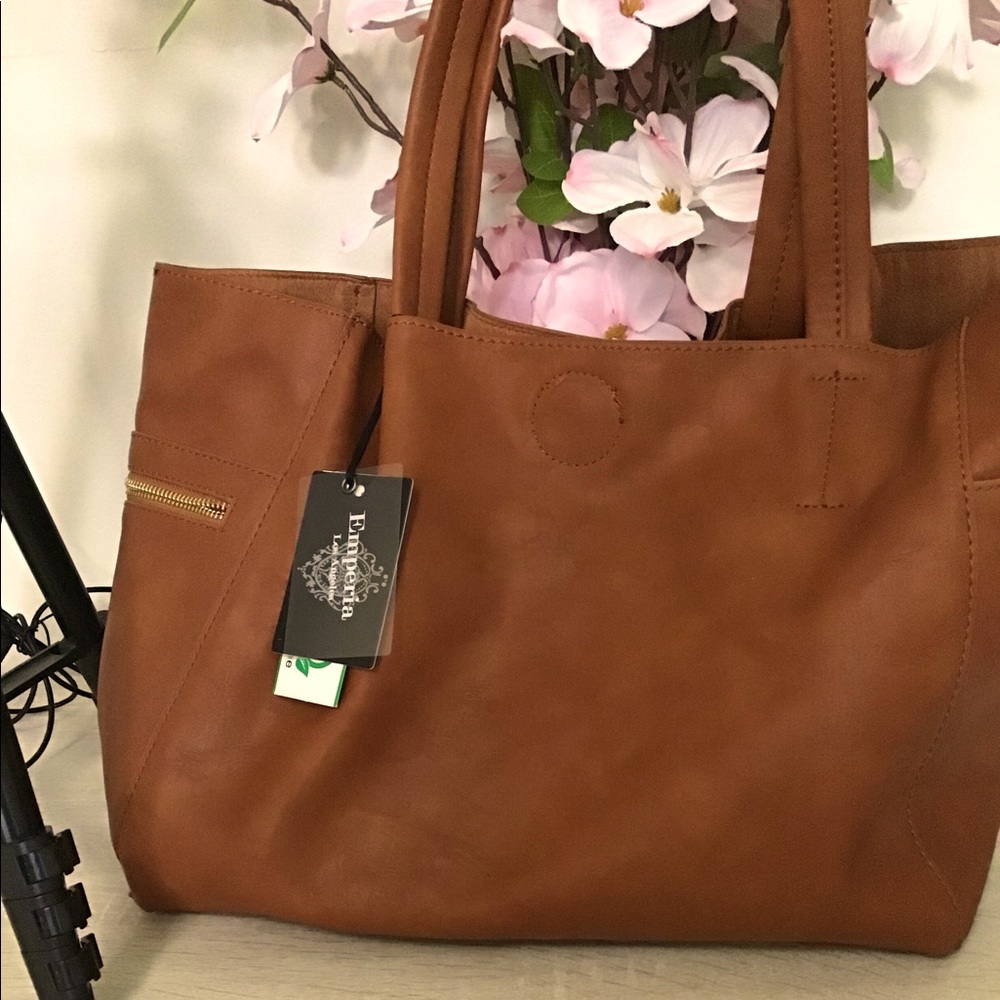 Vegan tote with matching matching makeup bag